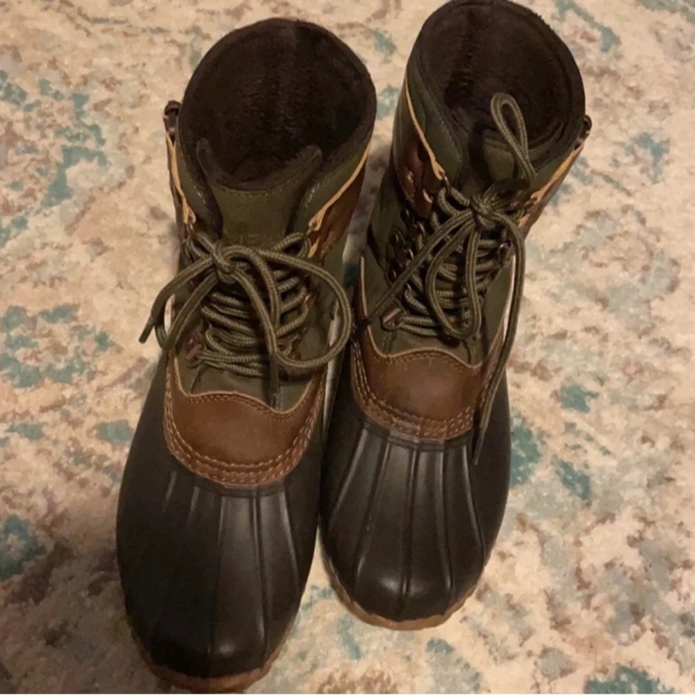 Que Men's Olive Green and Brown Waterproof Duck Boots